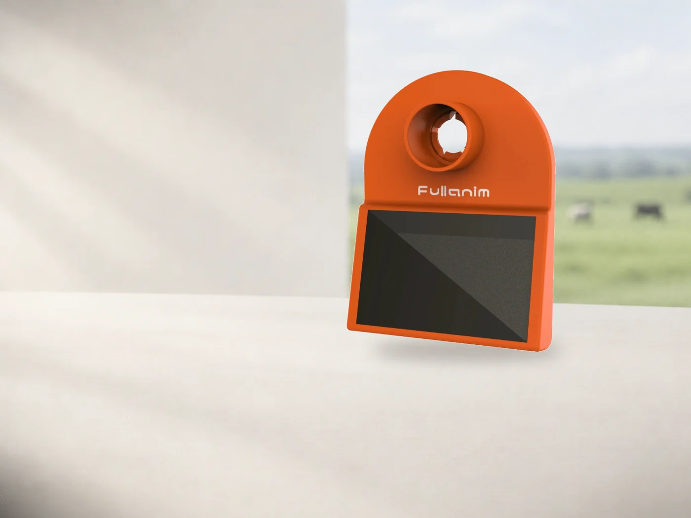 Fullanim T005 GPS ear tag showing its light-harvesting surface